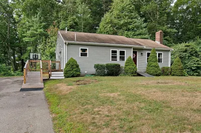 133 Hobomock St 1