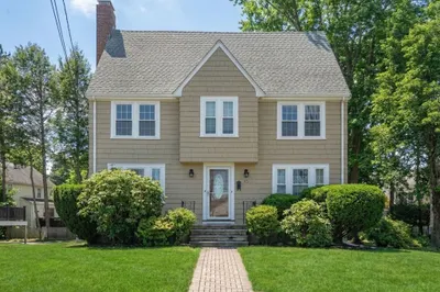 25 Allen Ave 1