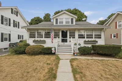 55 Lakewood Rd 1