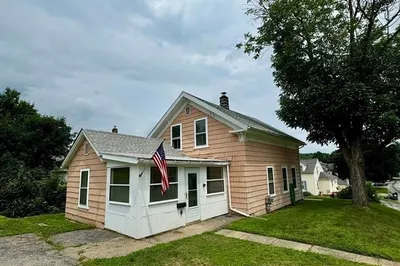 28 Adams St