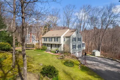 81 King George Dr 1