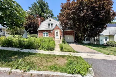 18 Zenith Drive