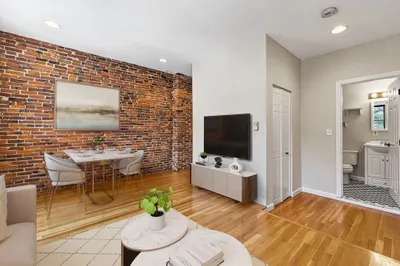 16 Foster Street #5