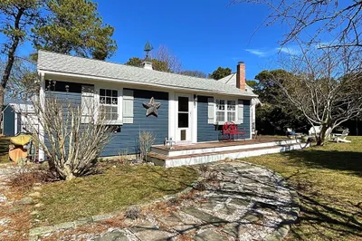 7 Elliot Dr