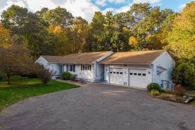 206 Brimfield Rd 1