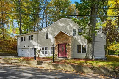 17 Pathwood Ave 1