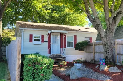266 Newbury St #11A 1