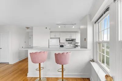 534 Beacon St #1005