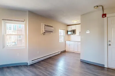 298-300 Meridian Street #298 - 5 1