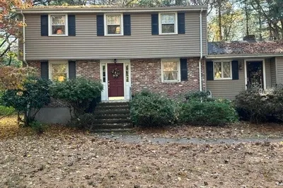 18 Longmeadow Dr 1
