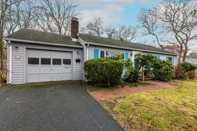 10 Aurora Ln