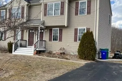 28 Harriet Thayer Dr #28 1