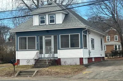 739 Newport Ave 1