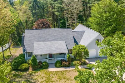 9 Lauren Ln 1