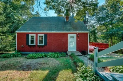 22 Goelette Dr