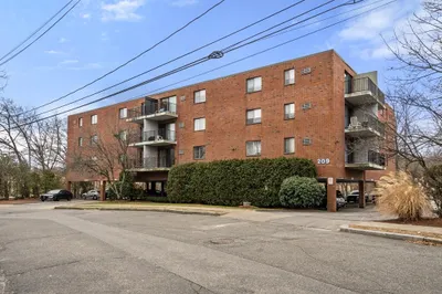 209 Riverview Ave #2