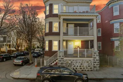 64 Bakersfield St 1
