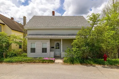9 Hamlet St
