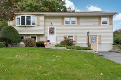 23 Carousel Dr