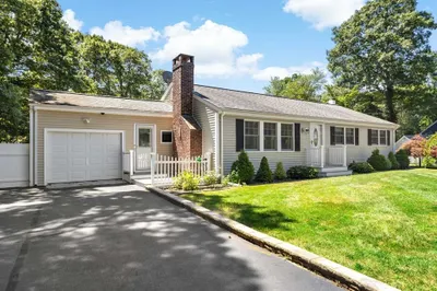 4 Deepwood Drive 1