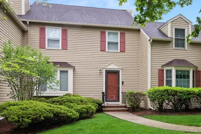 7 Carriage Way 1