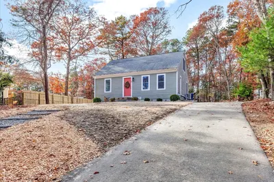 47 Shallow Pond Ln