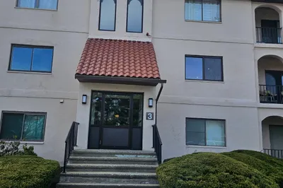 685 Oak Street #11 1