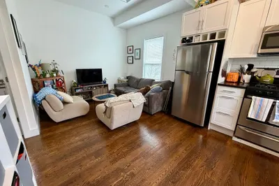 376 Windsor St #2