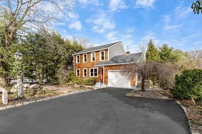 46 Perry Henderson Dr 1