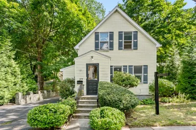 374 Winchester St 1