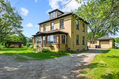 12 Boison St