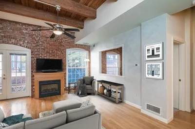 124 College St #8 1