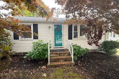 15 Holcomb St 1