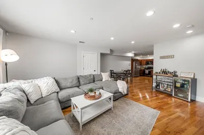 120 West 7th St #101