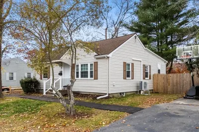 63 Allen St 1