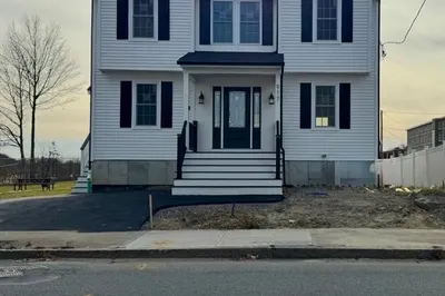 917 Dwelly St 1