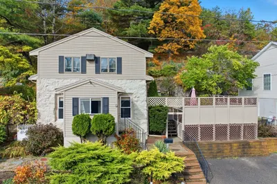 69 Saunders Rd