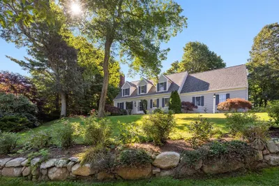 104 Woods Hole Rd 1