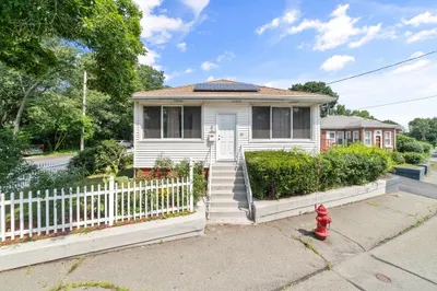 36 Pond St