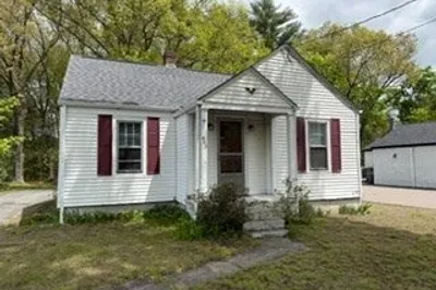 403 Old Colony Rd 1