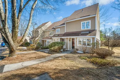 66 Pleasant St #20