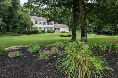 1 Stoneybrook Rd 1