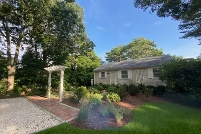 27 Uncatena Rd