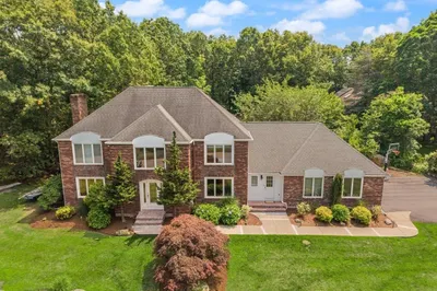 48 Castle Dr 1