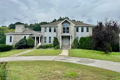 8 Boyd Dr 1