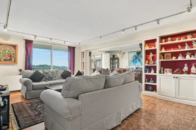 280 Boylston Street #904 1