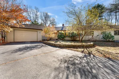 84 Davison Dr 1