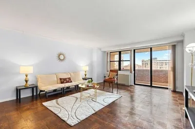 2 Hawthorne Pl #6D