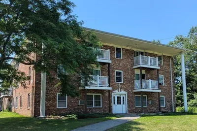 16 Woodman Way #8 1