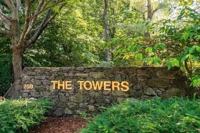 250 Hammond Pond Pkwy #804S
